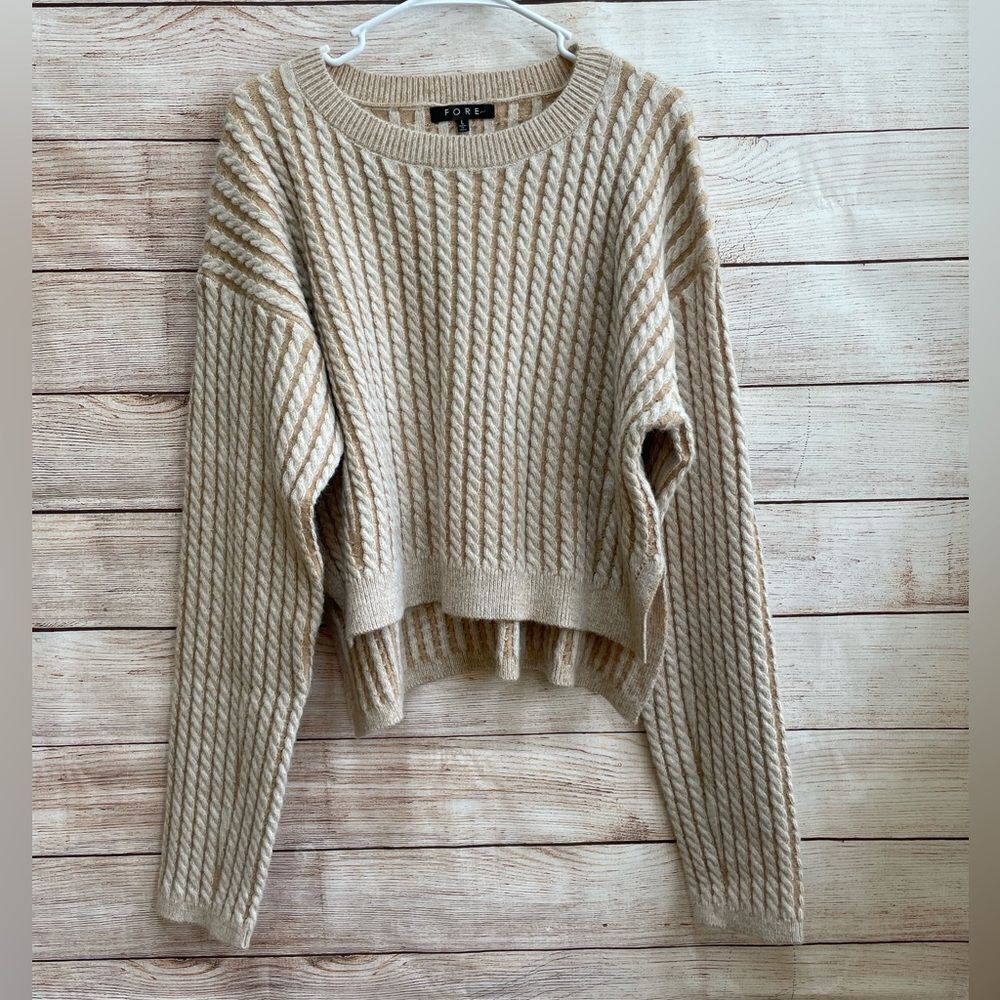 NEW WITHOUT TAGS BLOOMINGDALE’S FORE CABLE‎ KNIT SWEATER IN TAN